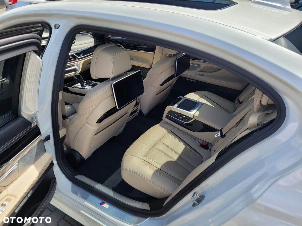 BMW Seria 7 750Li xDrive - 13