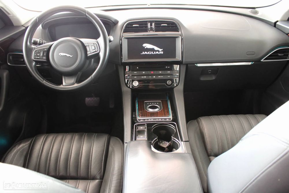 Jaguar F-Pace 3.0 TDV6 Prestige AWD Aut. - 6