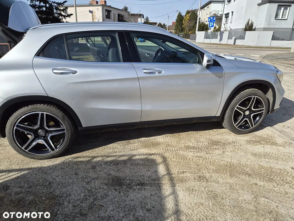 Mercedes-Benz GLA 200 7G-DCT - 5