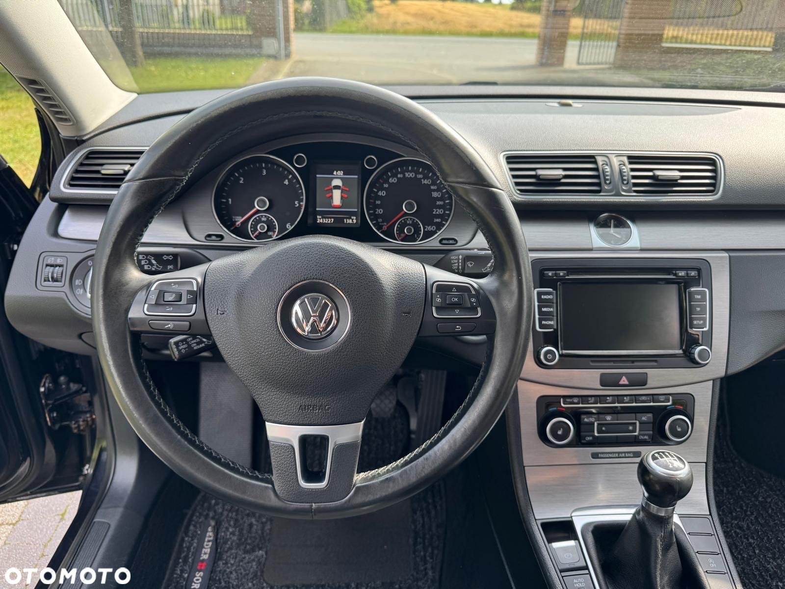 Volkswagen Passat 2.0 TDI Comfortline - 24
