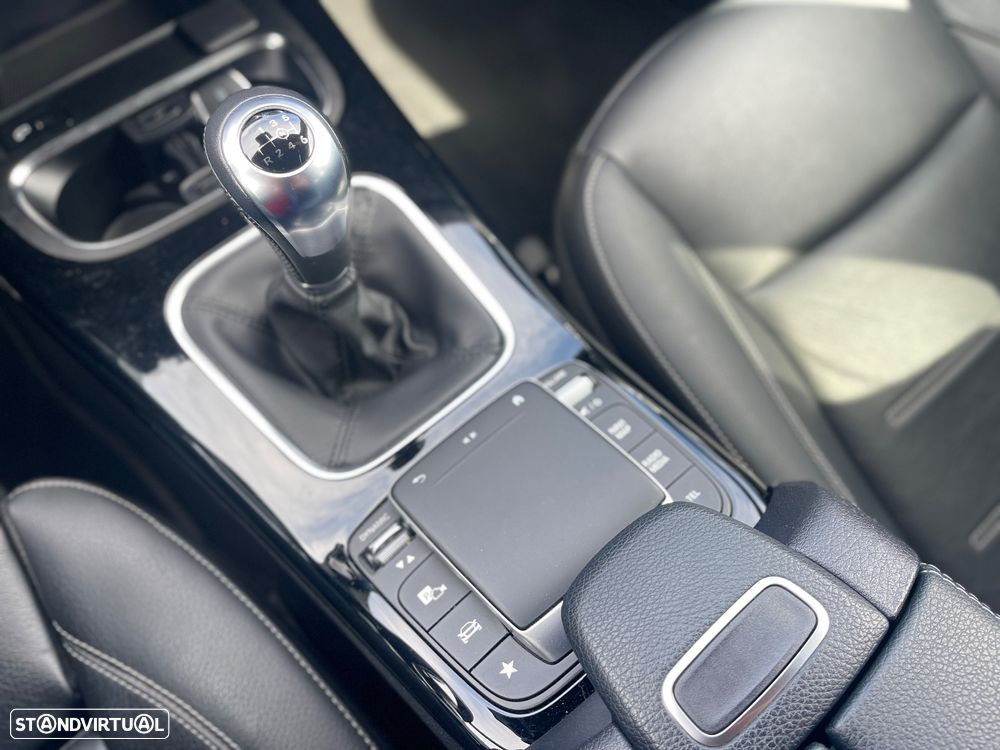 Mercedes-Benz CLA 180 AMG Line - 23