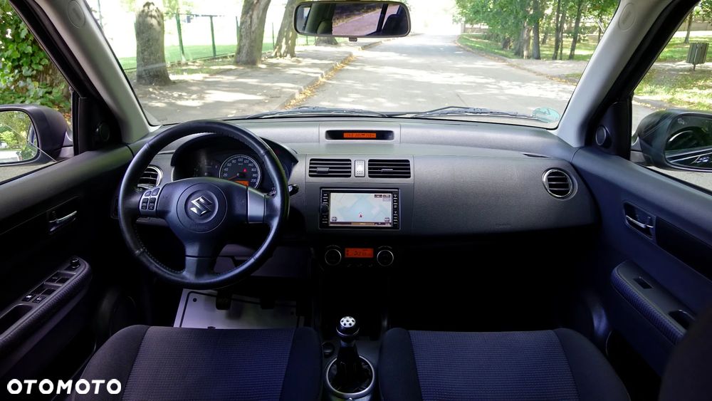 Suzuki Swift 1.3 Black and White - 11