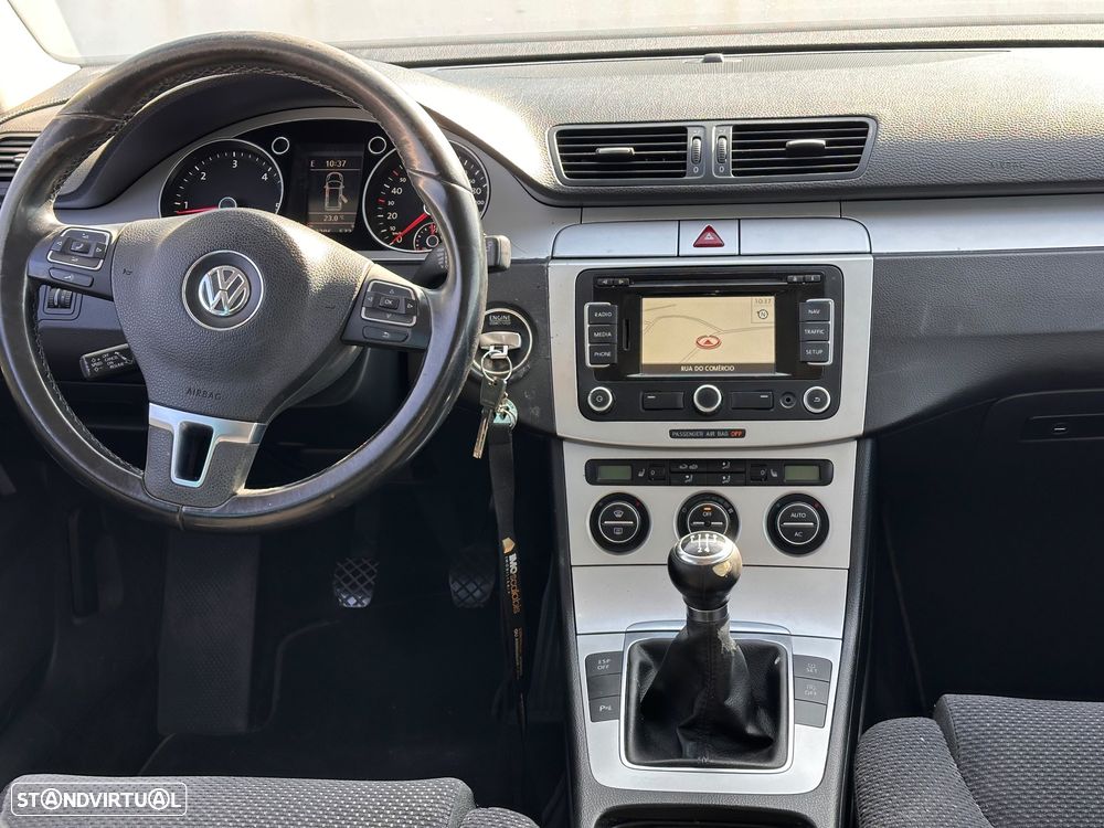 VW Passat 1.6 TDI BlueMotion Comfortline - 5