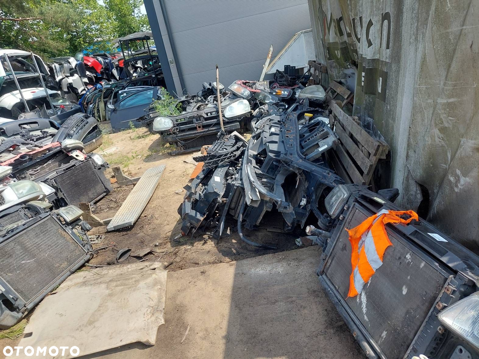 KOMPLETNY PRZÓD MASKA PAS ZDERZAK BŁOTNIKI LAMPY AUDI A4 B5 LZ5L - 17