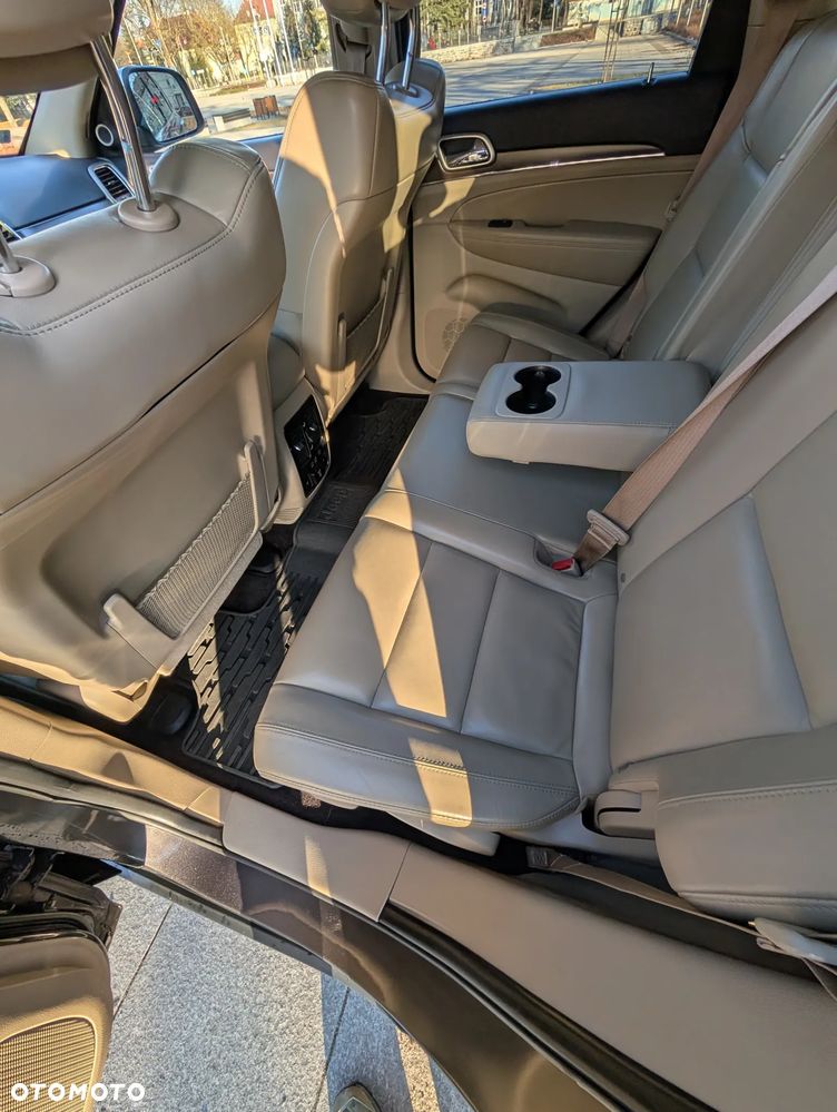 Jeep Grand Cherokee - 19