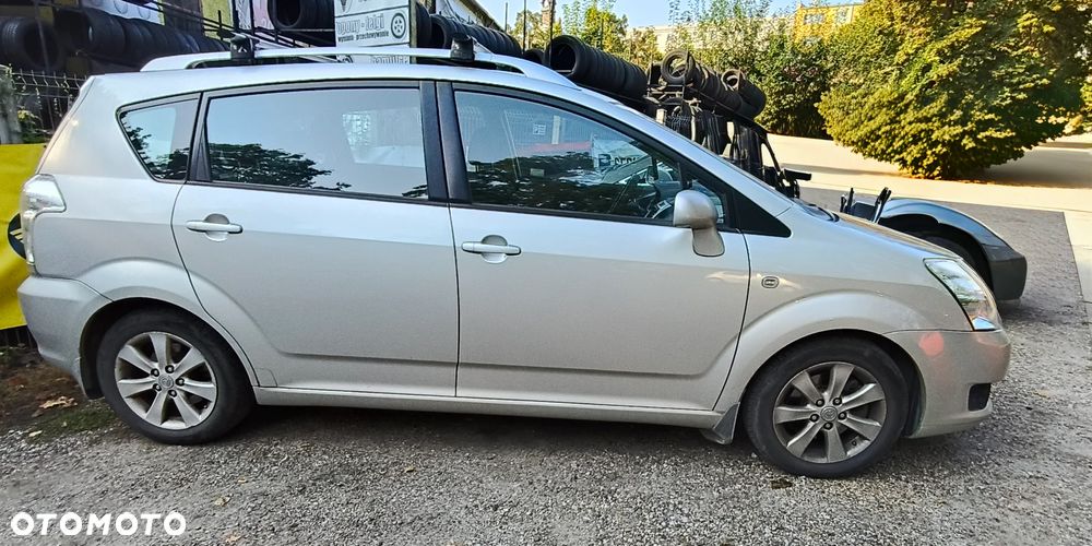 Toyota Corolla Verso 2.2 D-4D Gold - 3