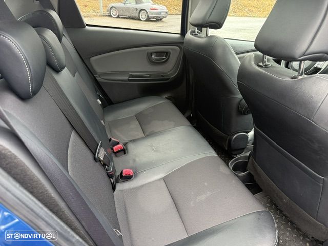 Toyota Yaris 1.5 HSD Comfort +P.Style+Navi - 10
