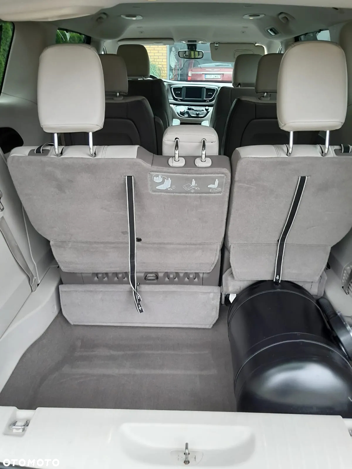 Chrysler Pacifica - 5