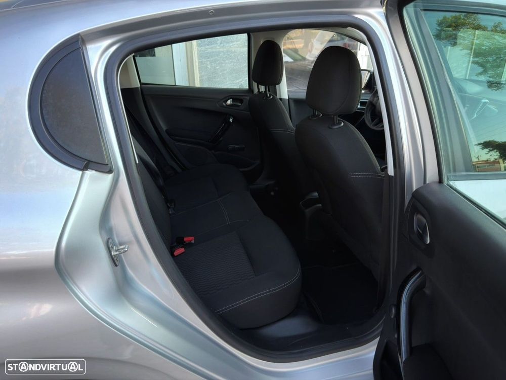 Peugeot 208 1.2 PureTech Style - 23