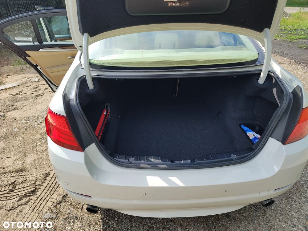 BMW Seria 5 535i xDrive - 7