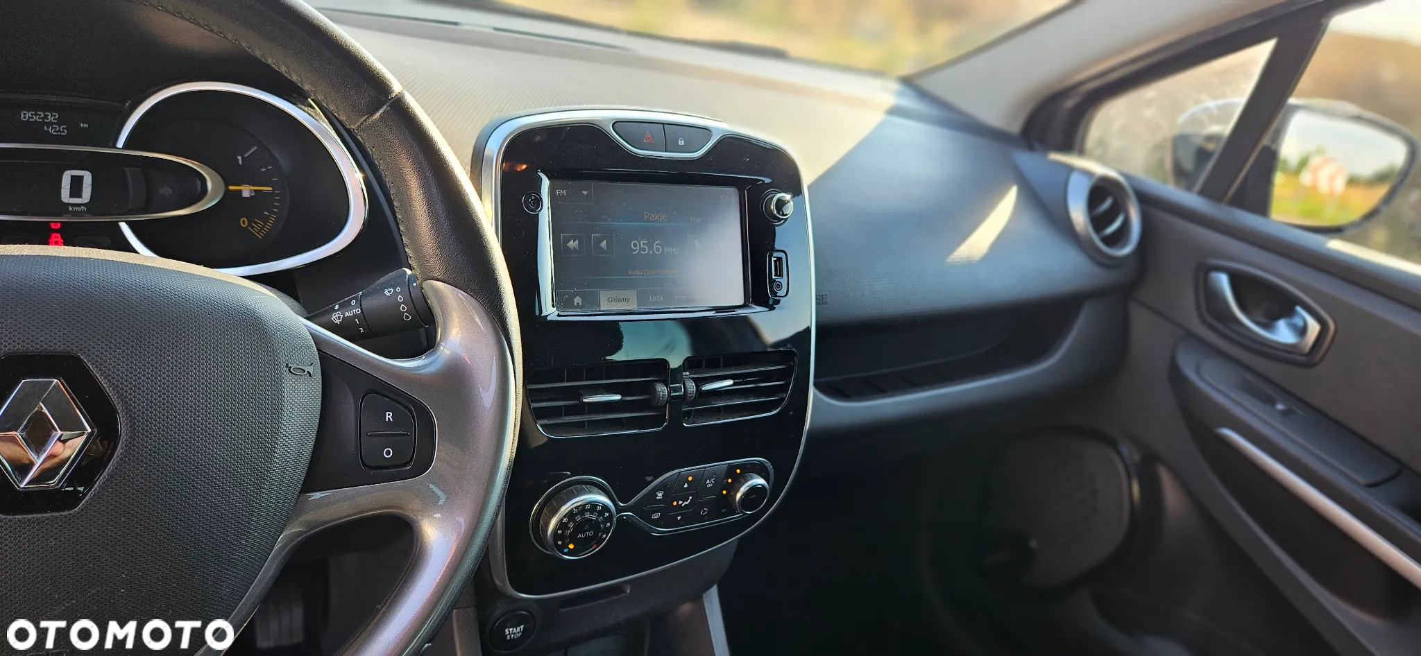 Renault Clio 1.2 16V 75 Limited - 11