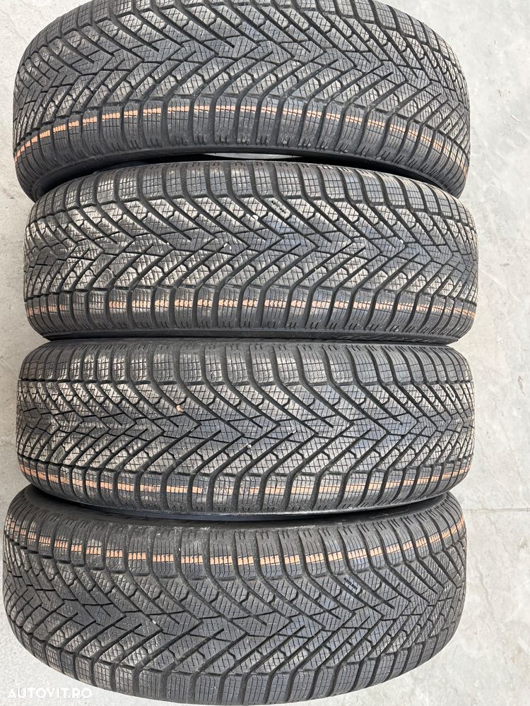 Vând 4 anvelope 205/55/19 Pirelli de iarnă ca noi - 1