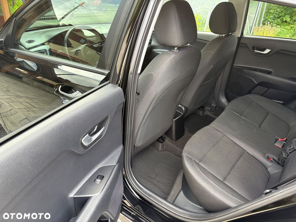 Kia Rio - 17