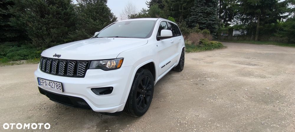 Jeep Grand Cherokee - 30