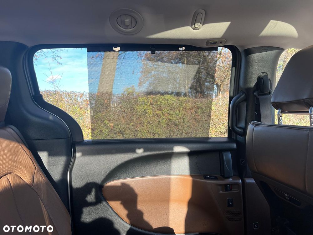 Chrysler Pacifica - 19