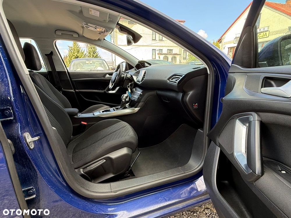 Peugeot 308 1.5 BlueHDi Active Pack Business S&S EAT8 - 26