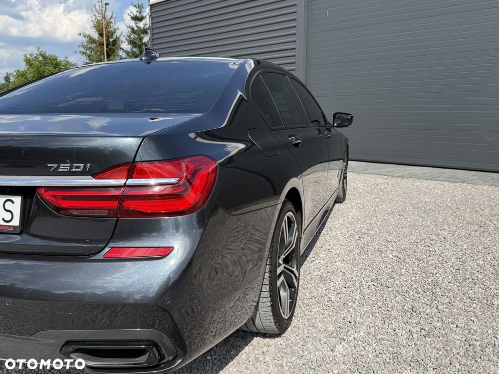 BMW Seria 7 750Li xDrive - 21