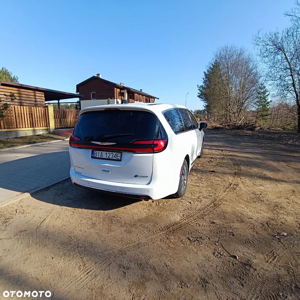 Chrysler Pacifica - 4