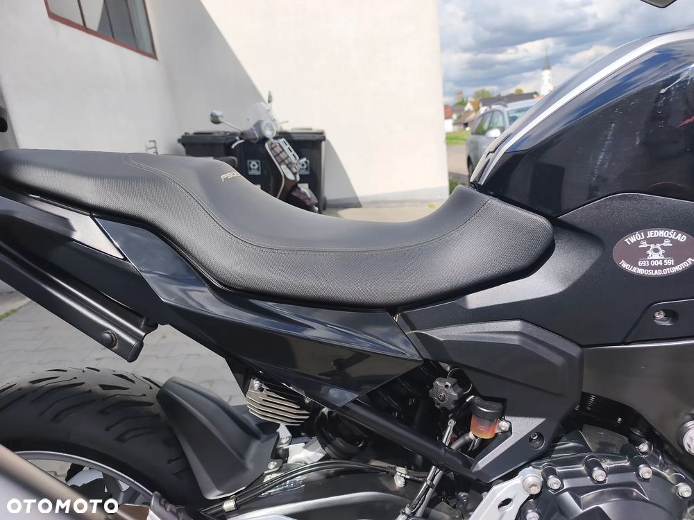 BMW F - 22