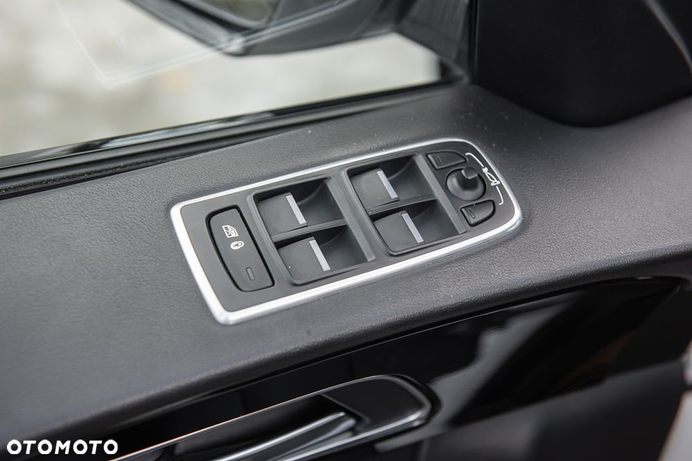 Jaguar F-Pace P250 AWD R-Dynamic S - 16
