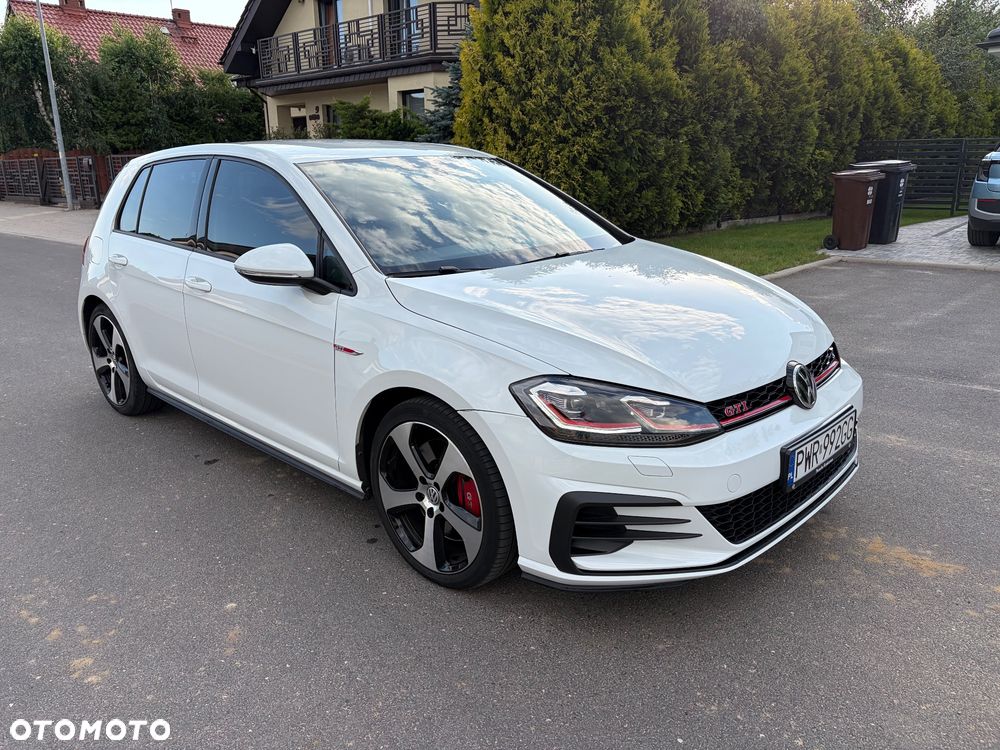 Volkswagen Golf - 6