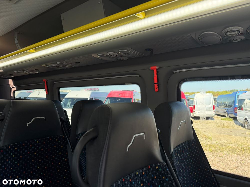 Mercedes-Benz Sprinter 517 - 18
