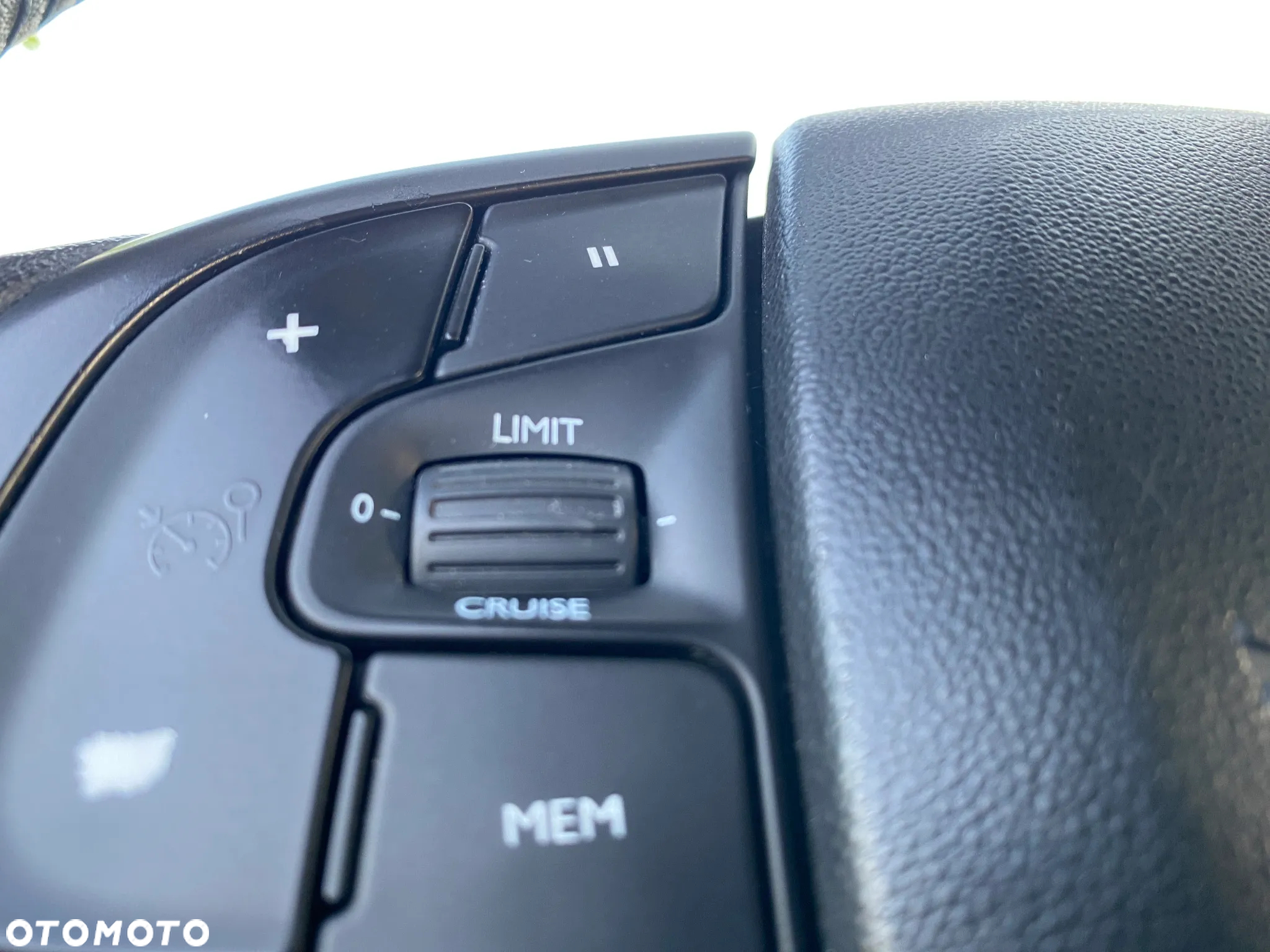 Citroën C4 Cactus 1.2 PureTech Shine Edition S&S - 31