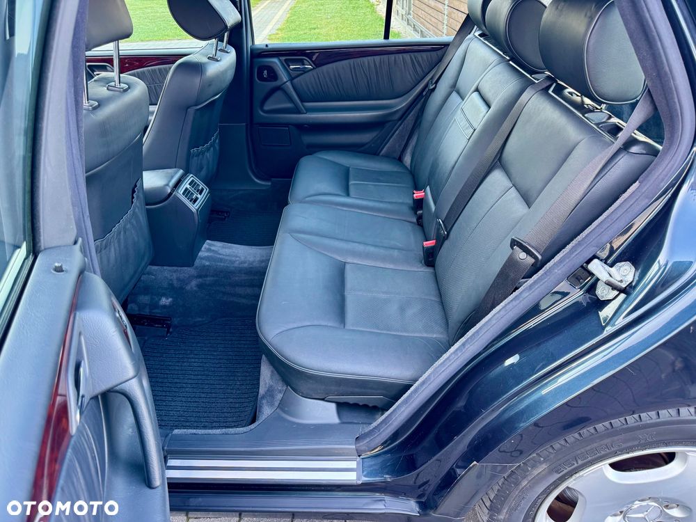 Mercedes-Benz Klasa E 320 T 4-Matic Elegance - 19