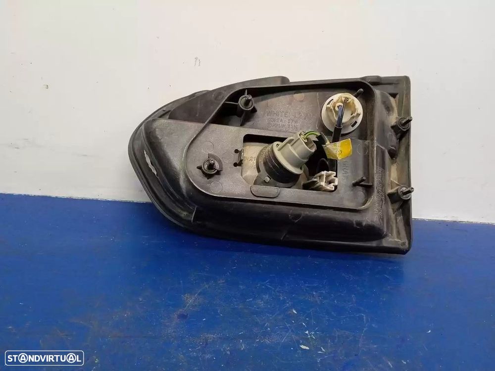 FAROLIM TRASEIRO ESQUERDO HYUNDAI H100 FURGÃO 1998 -4BF-E - 4