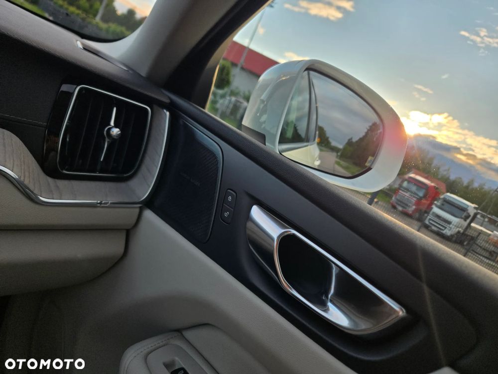 Volvo XC 60 B4 D AWD Inscription - 25