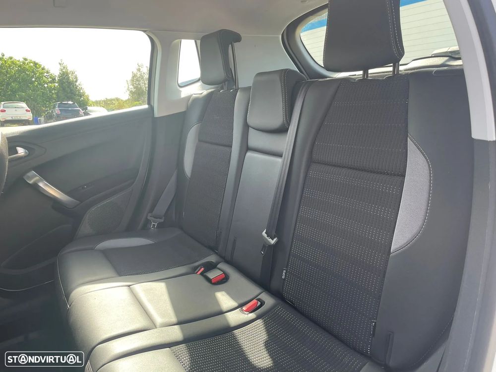 Peugeot 2008 PureTech 110 Stop&Start EAT6 Allure - 6