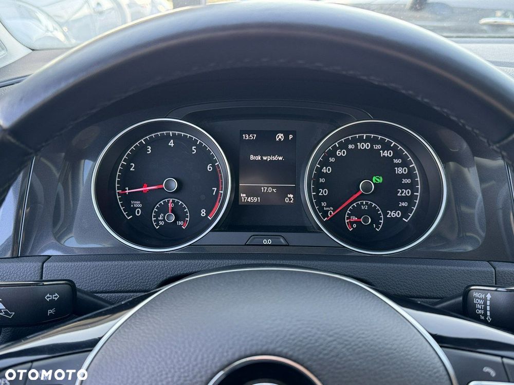 Volkswagen Golf - 28