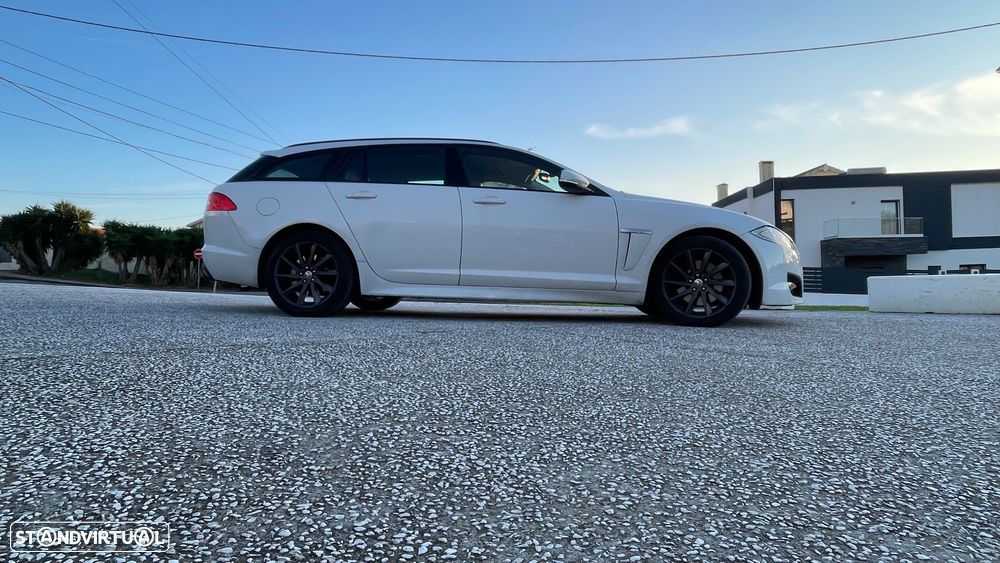 Jaguar XF Sportbrake 2.2 D Premium Luxury - 4