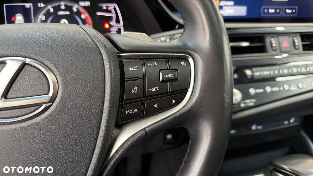 Lexus ES 300h Business Edition - 25