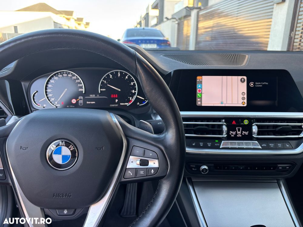 BMW Seria 3 330i AT - 7