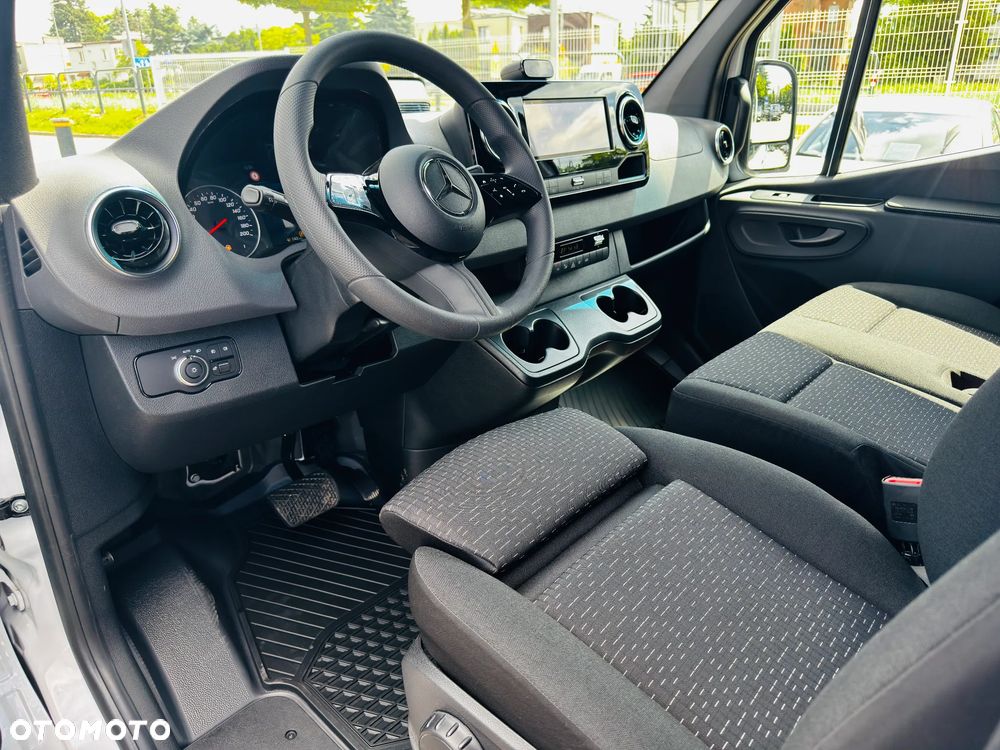 Mercedes-Benz 317 CDI Furgon długi PRO Brygadowy 7 osób - 19