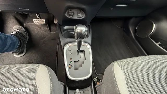 Toyota Yaris 1.5 20th Anniversary CVT - 13