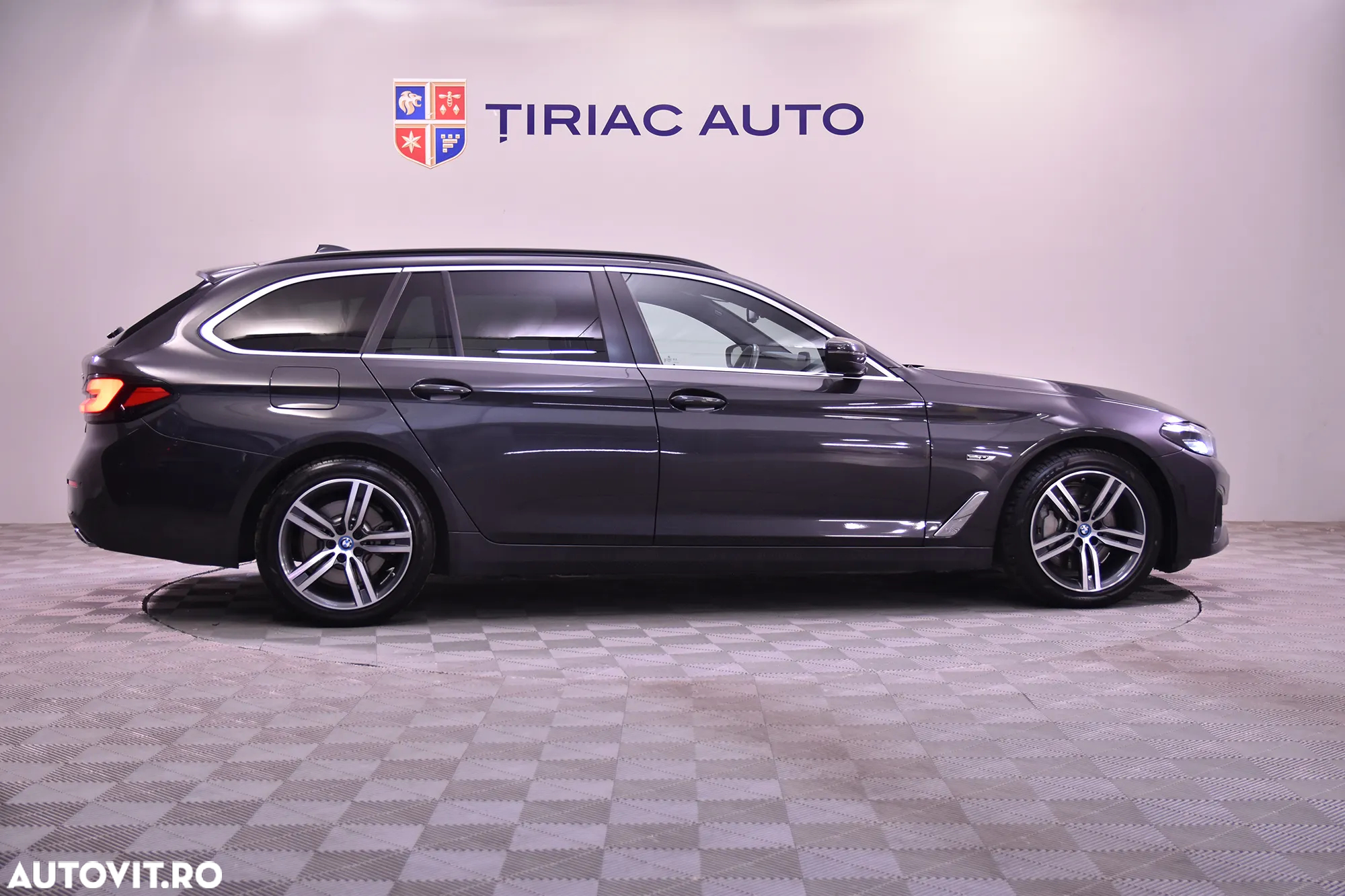 BMW Seria 5 530e xDrive Touring Aut. - 6