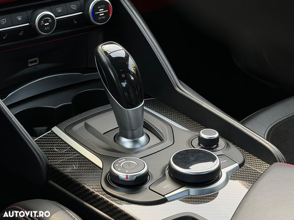Alfa Romeo Giulia 2.9 V6 Bi-Turbo AT8 Quadrifoglio - 5