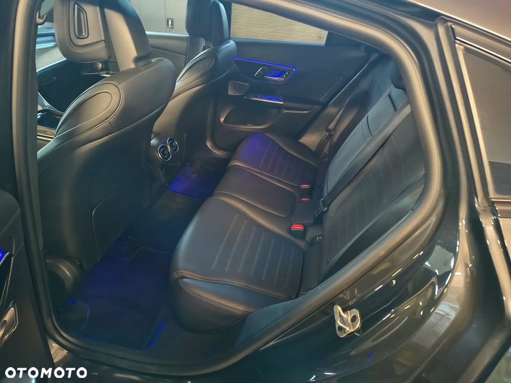 Mercedes-Benz GLC 300 4Matic 9G-TRONIC AMG Line Plus - 27