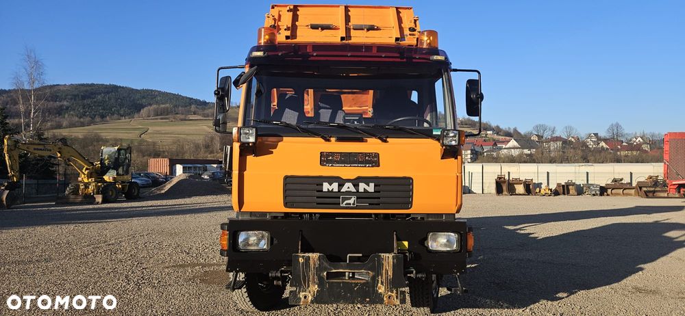 MAN LE 220 B - 13