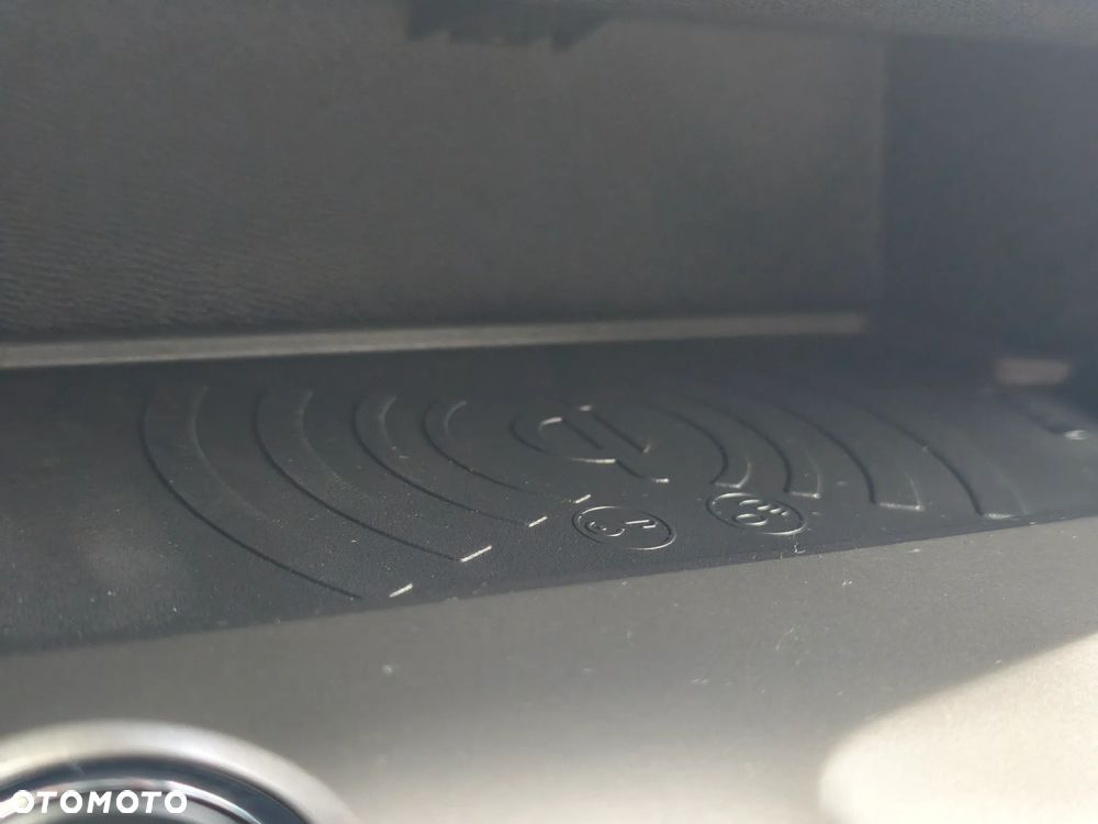 Peugeot 408 1.6 Plug-In Hybrid 225 GT E-DCS7 - 32