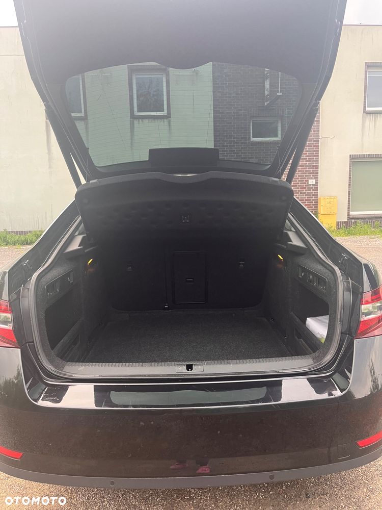 Skoda Superb 2.0 TDI Active DSG7 - 9