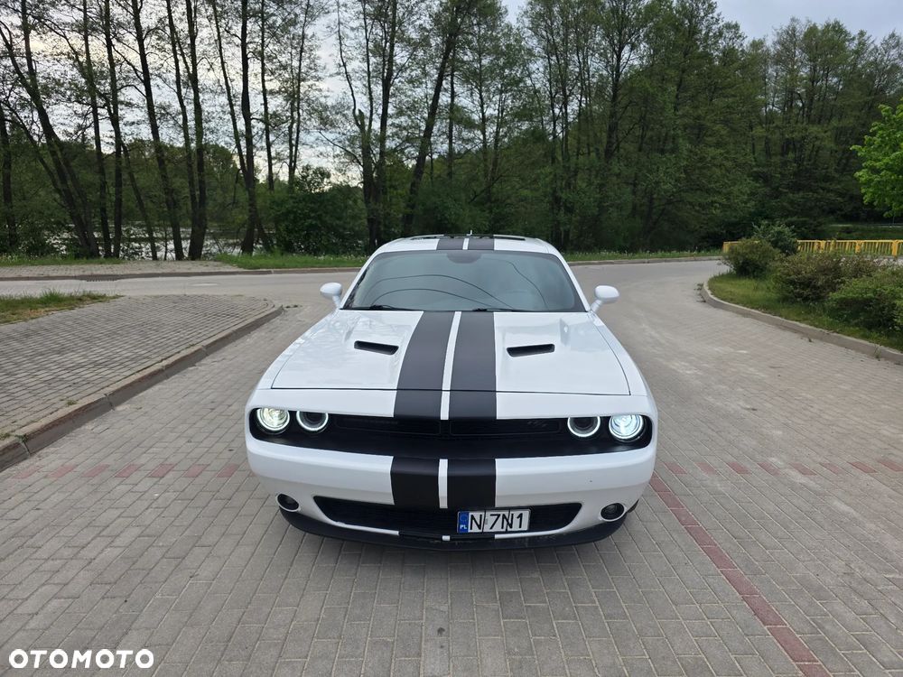 Dodge Challenger - 10
