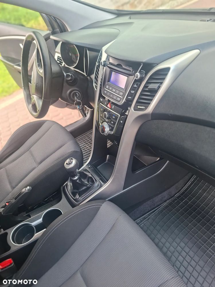 Hyundai i30 blue Kombi 1.6 GDi Trend - 11