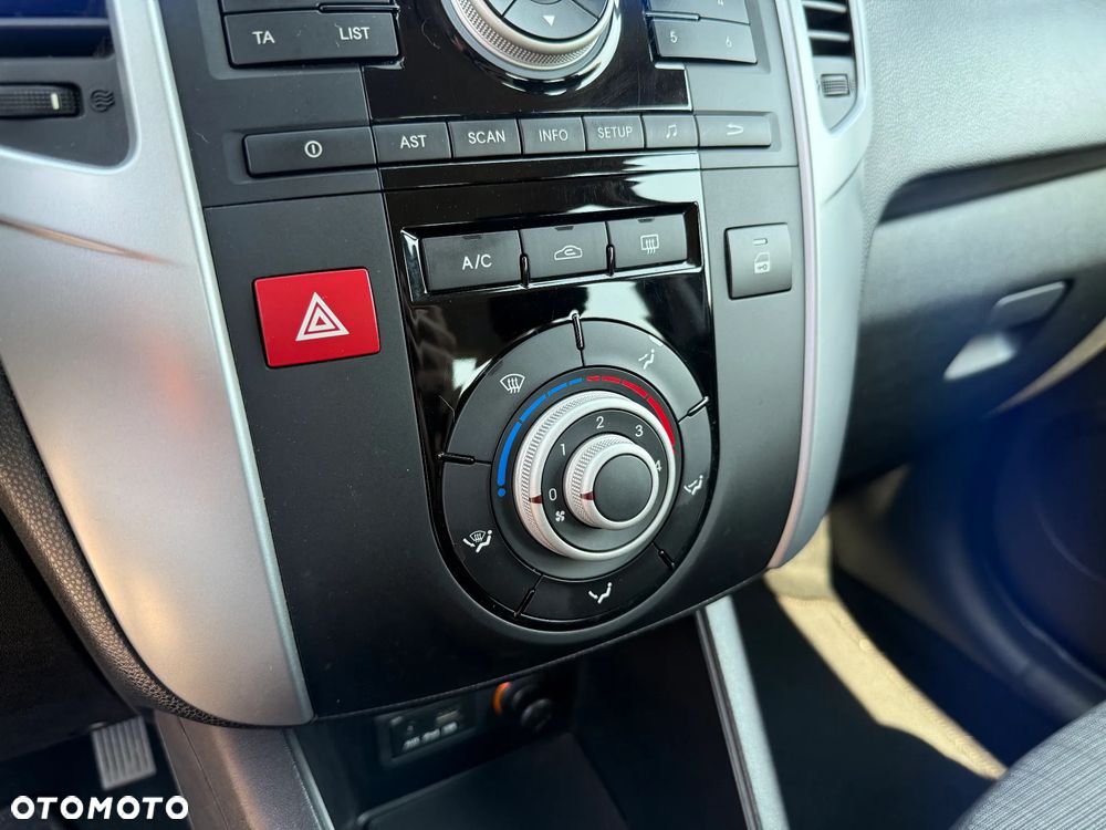 Kia Venga - 18