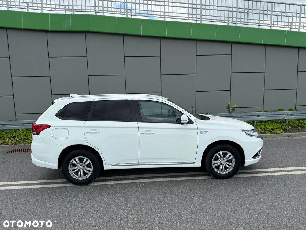 Mitsubishi Outlander 2.0 4WD Plug-In Hybrid Plus - 8