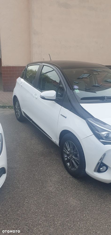 Toyota Yaris Hybrid 100 Premium - 5