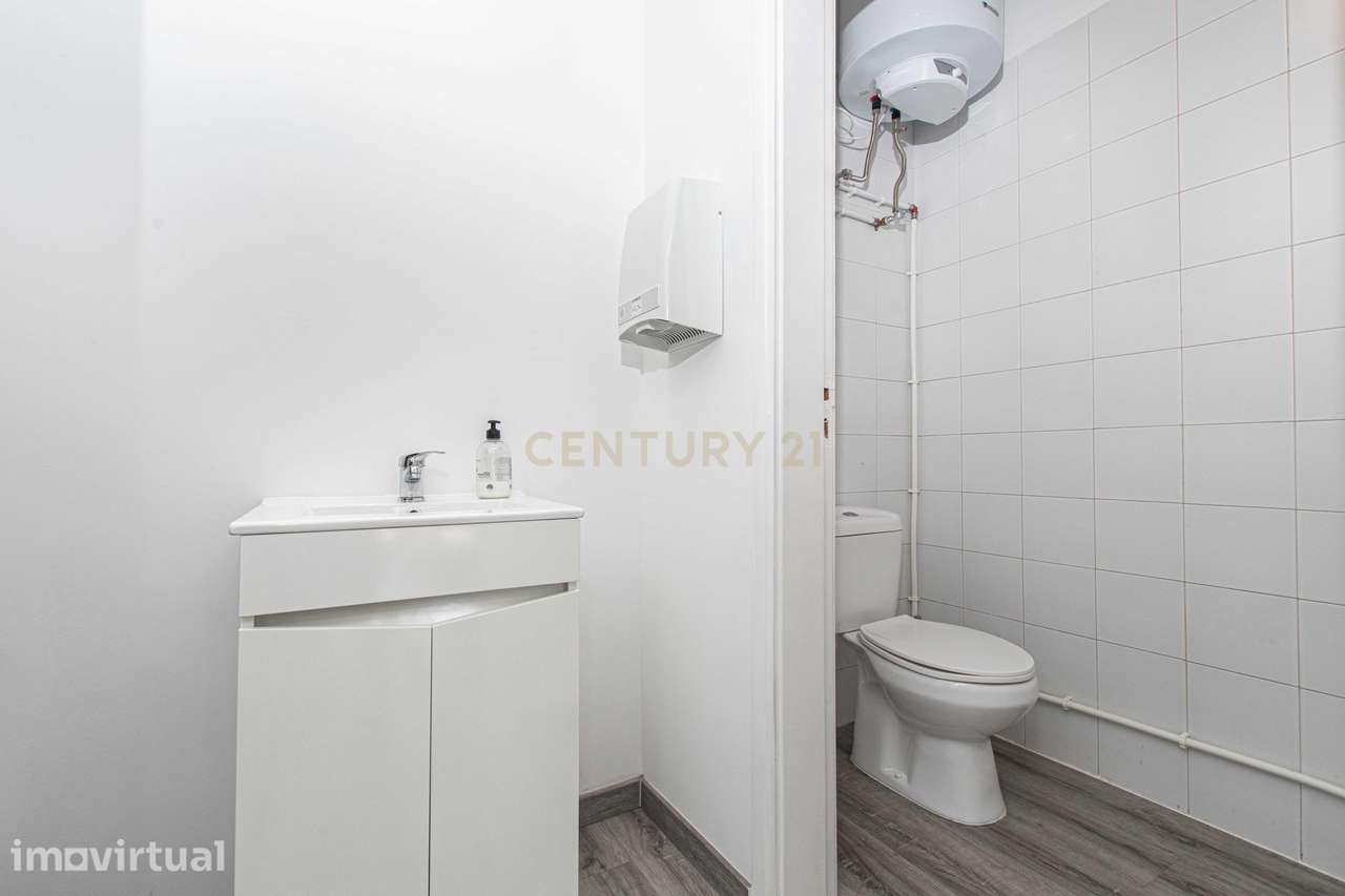 Espaço Comercial Renovado em Alfragide | 32 m² | Excelente Localização - Grande imagem: 3/11