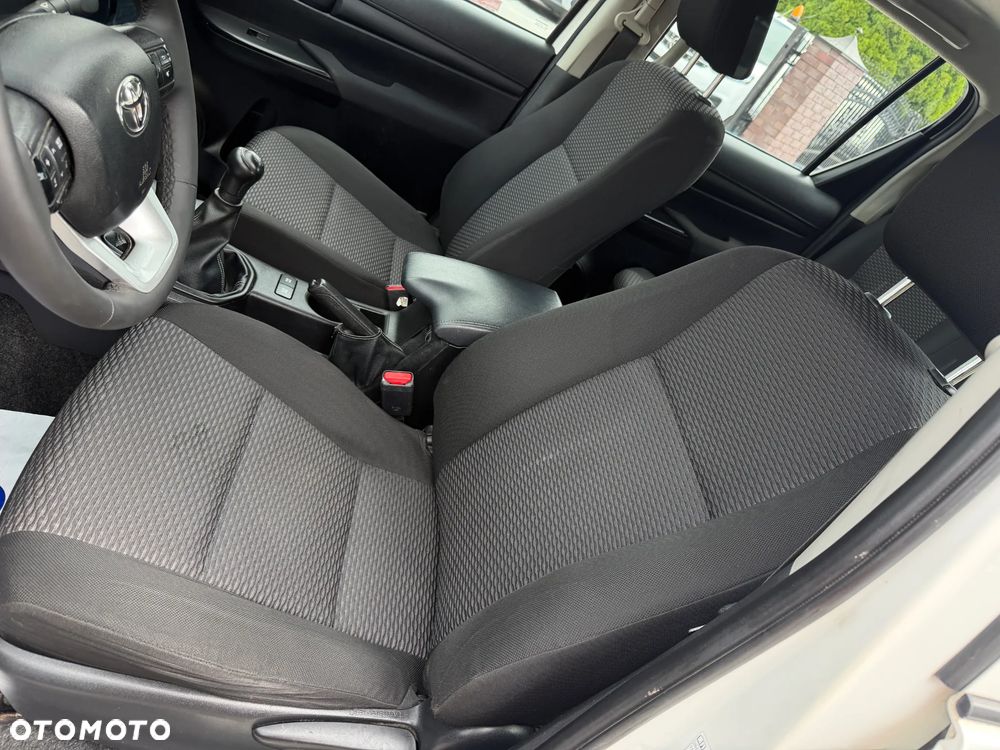 Toyota Hilux 2.4 D-4D Double Cab DLX 4x4 - 12